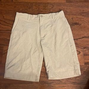 Vineyard Vines boys size 14 performance material khaki shorts